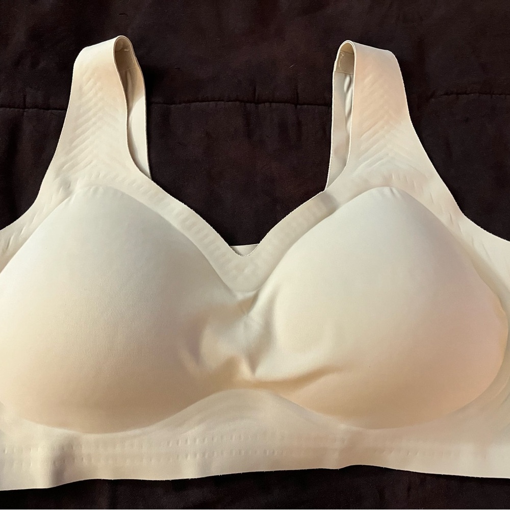 Curvevera Viral Wireless Antibacterial Jelly Bra. Size 4X Excellent condition